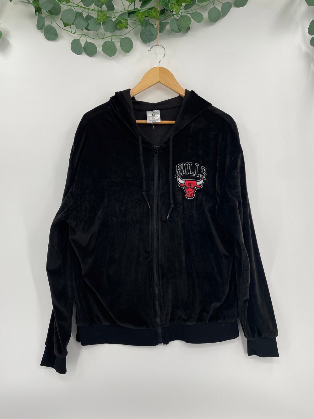 NBA Chicago Bulls Basketball Logo Velour Black Zipper Hoodie XL